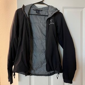 Black Arc’teryx Atom LT Zip Up